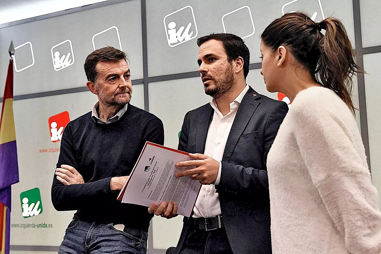 Antonio Maíllo, Alberto Garzón y Sira Rego, durante una reunión de la Coordinadora Federal de IU.. — EFE