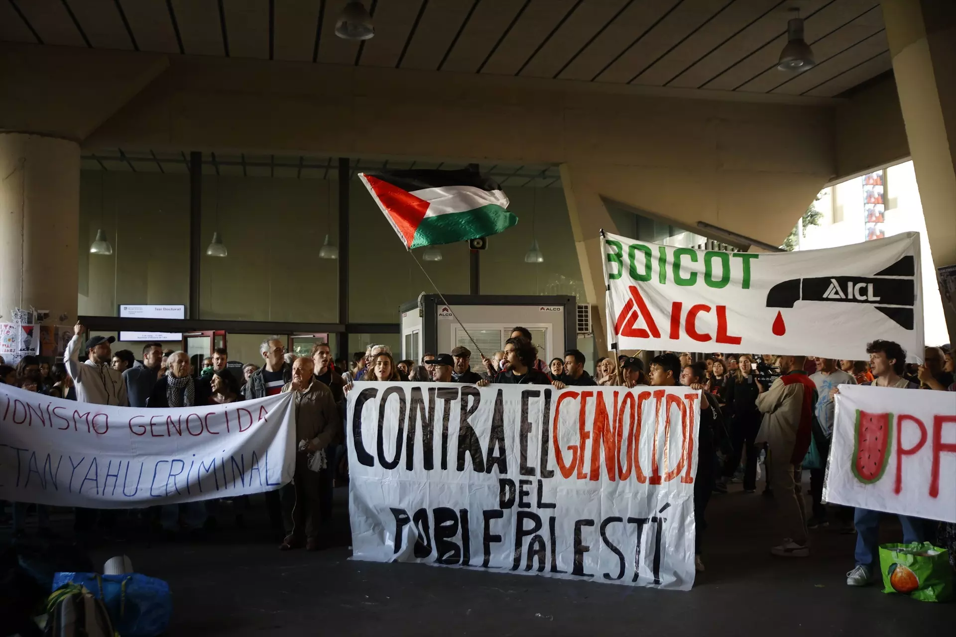 Estudiantes protestan en la Universitat de Barcelona para apoyar al pueblo palestino, a 6 de mayo de 2024. — Kike Rincón / Europa Press