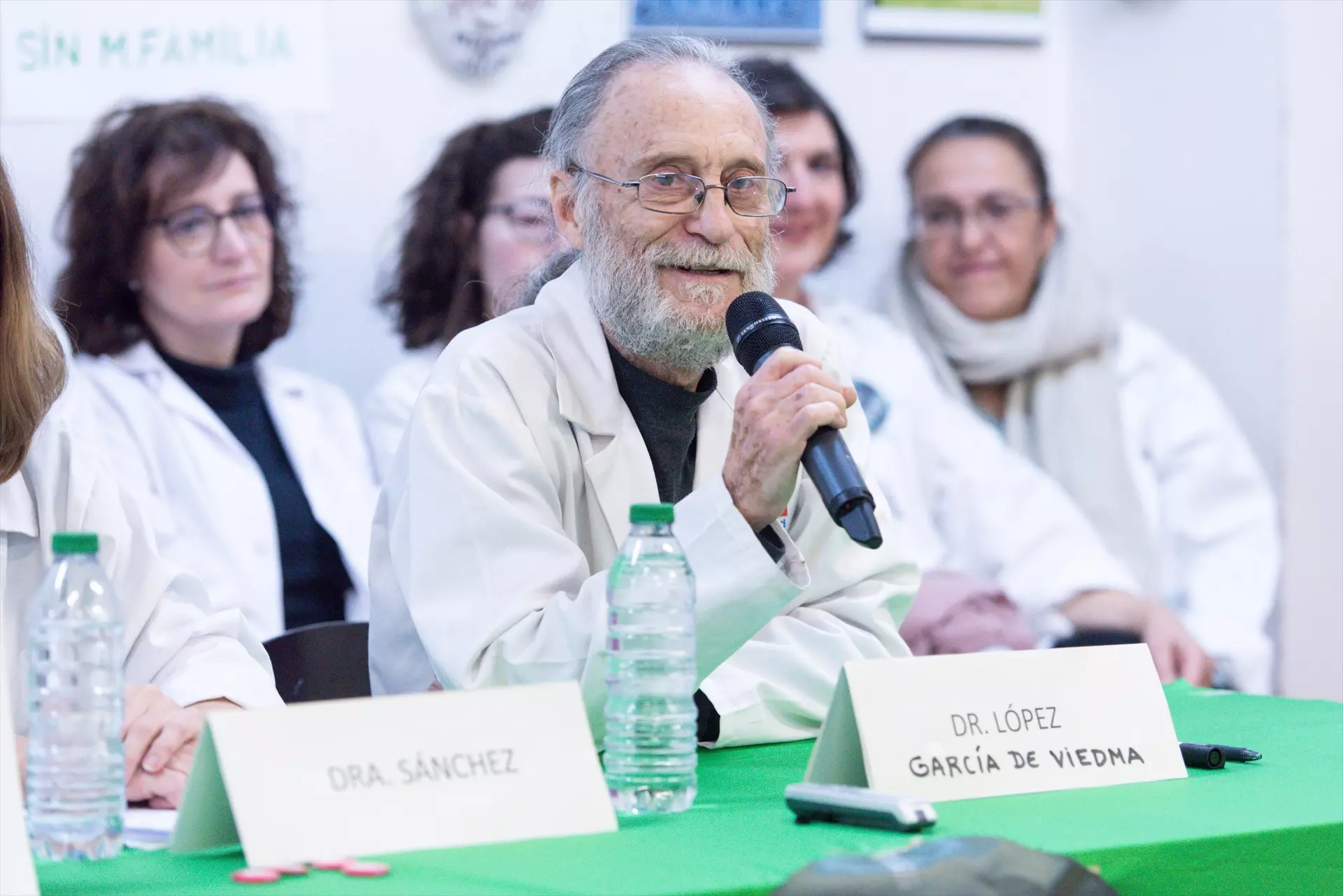 Un doctor de atención primaria jubilado se niega a asistir a un homenaje organizado por la Comunidad de Madrid