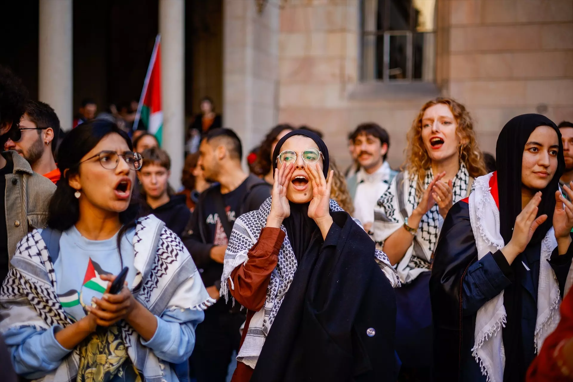 Estudiantes protestan contra el genocidio de Israel en Gaza en la Universitat de Barcelona. — Kike Rincón / Europa Press