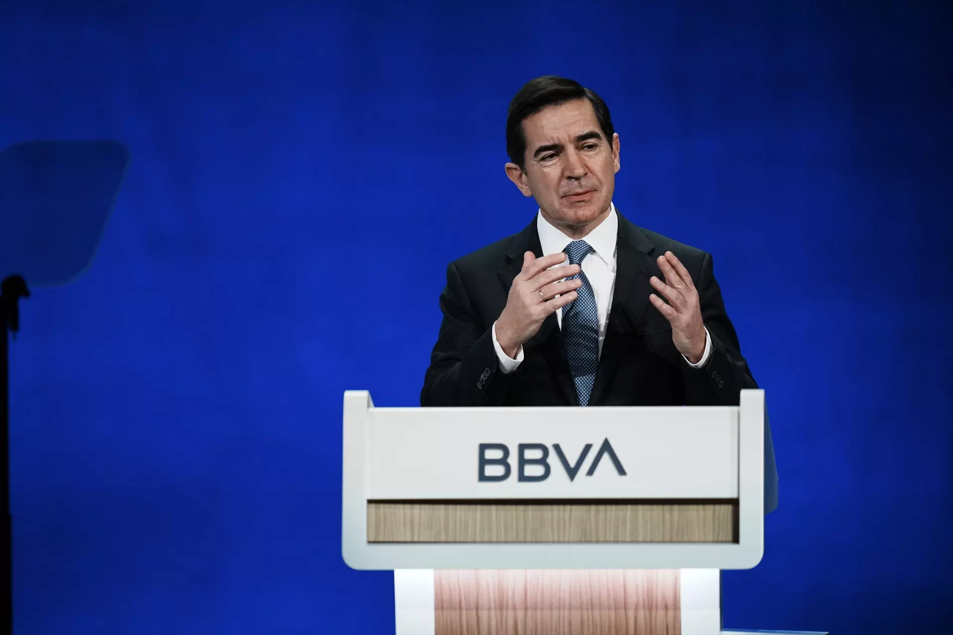 BBVA lanza una OPA sobre el 100% de las acciones del Banco Sabadell y anuncia despidos