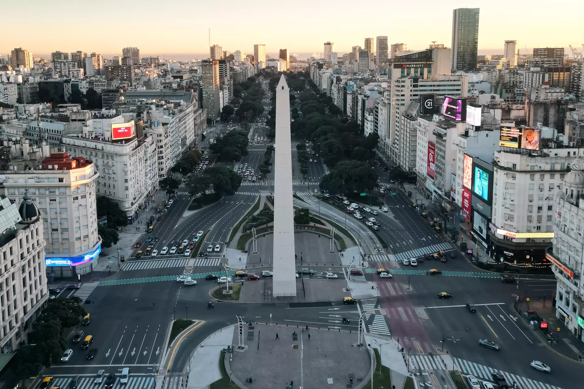 Fotografía que muestra la avenida 9 de julio y el obelisco en Buenos Aires, a 09 de mayo de 2024. — Juan Ignacio Roncoroni / EFE