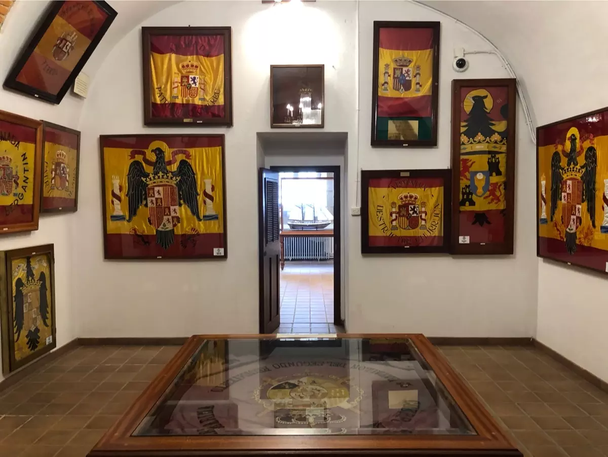 La sala de los horrores de la simbología franquista en el Museo Naval de Ferrol