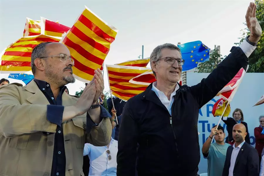Feijóo cierra su primera campaña catalana con el miedo de no superar a Vox y que los socialistas arrasen