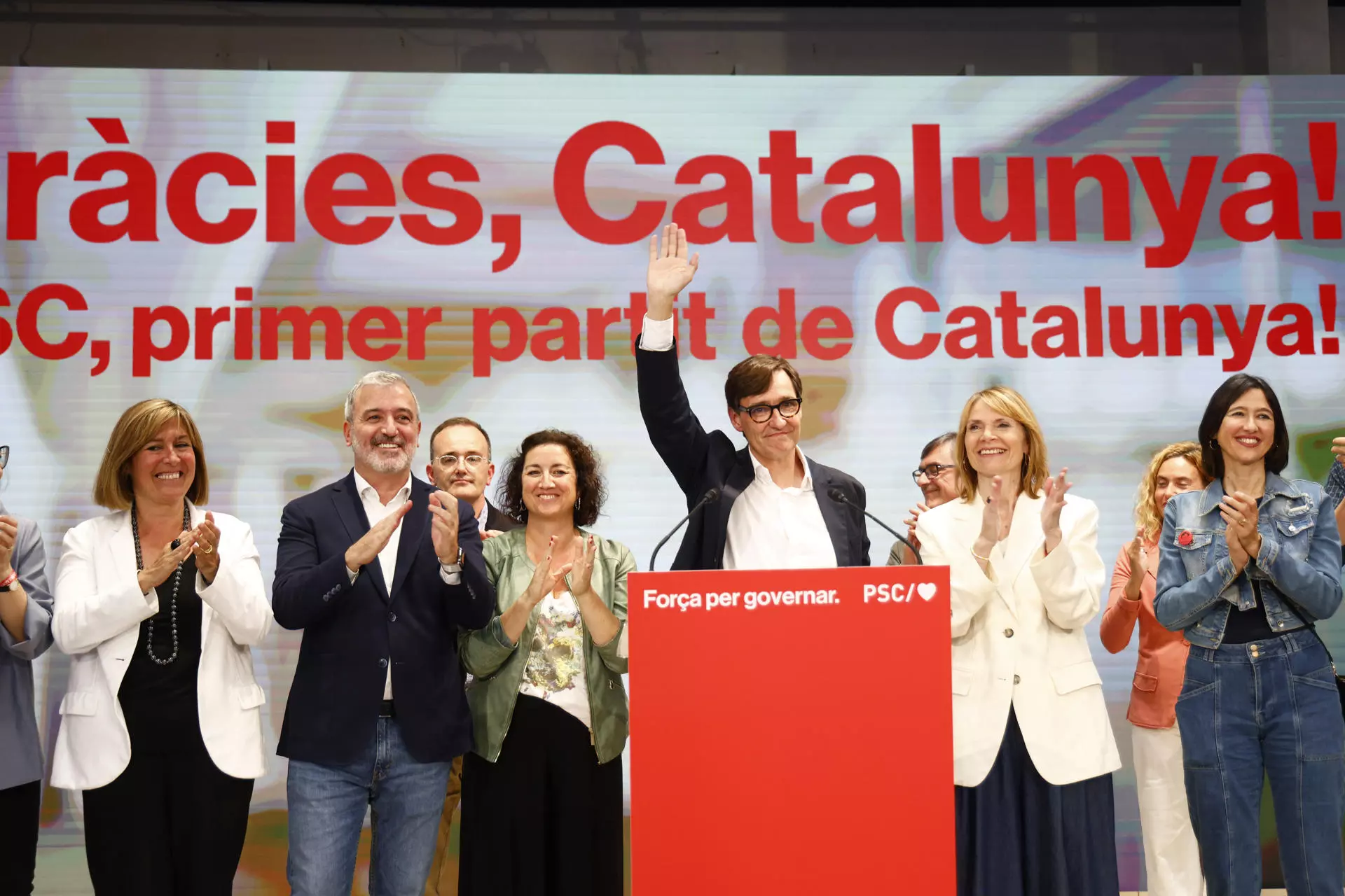La contundente victoria de Illa le acerca a la presidencia de la Generalitat y da un impulso al proyecto de Sánchez