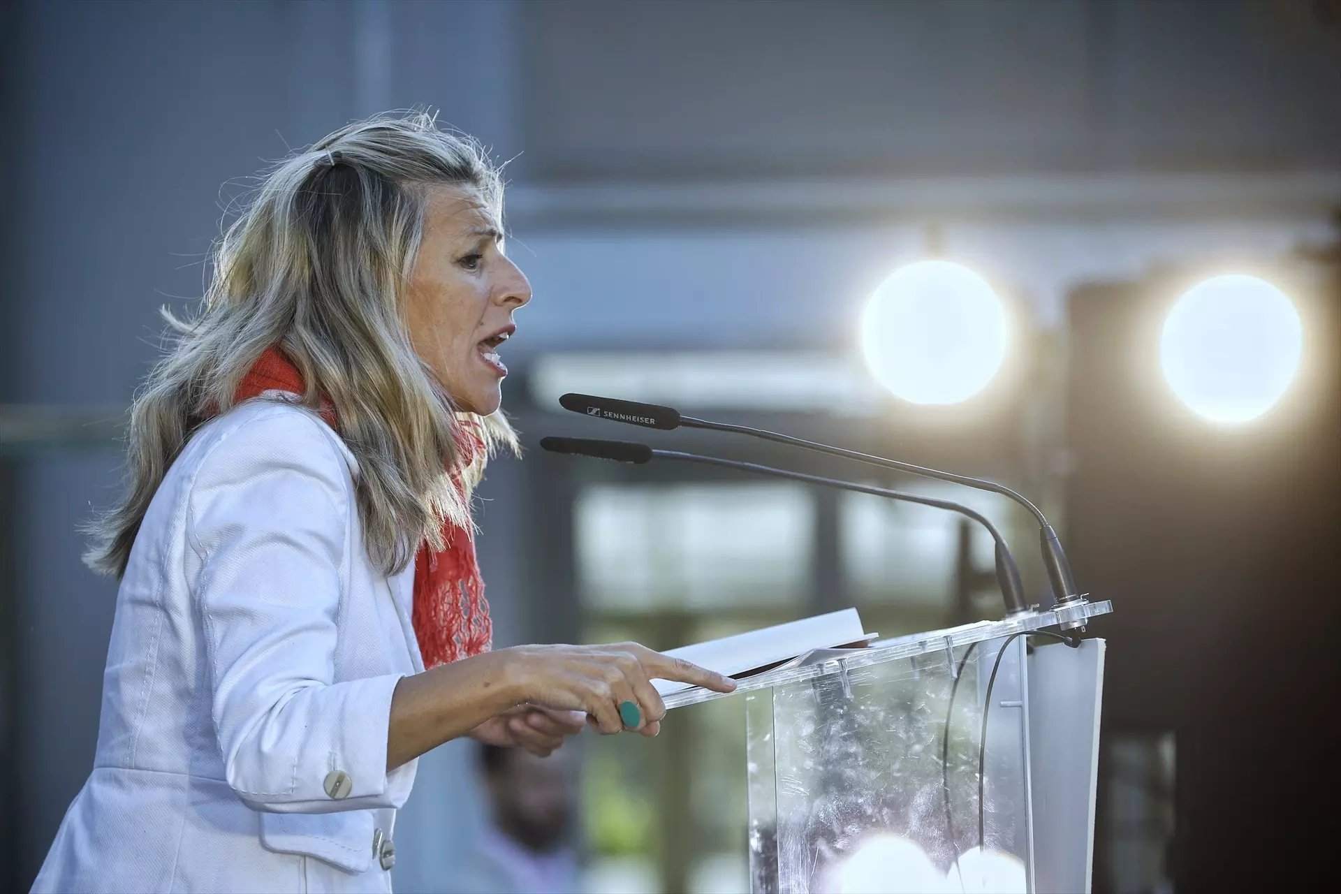 Yolanda Díaz pide a los empresarios que "vuelvan a defender la democracia" tras reunirse con Milei