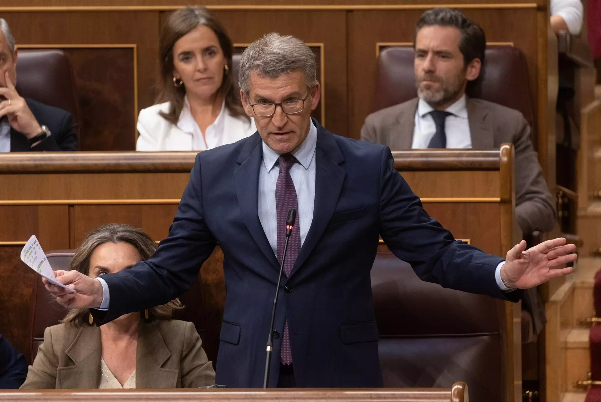 El presidente del Partido Popular, Alberto Núñez Feijóo, durante una sesión de control al Gobierno, en el Congreso de los Diputados. — Eduardo Parra / Europa Press