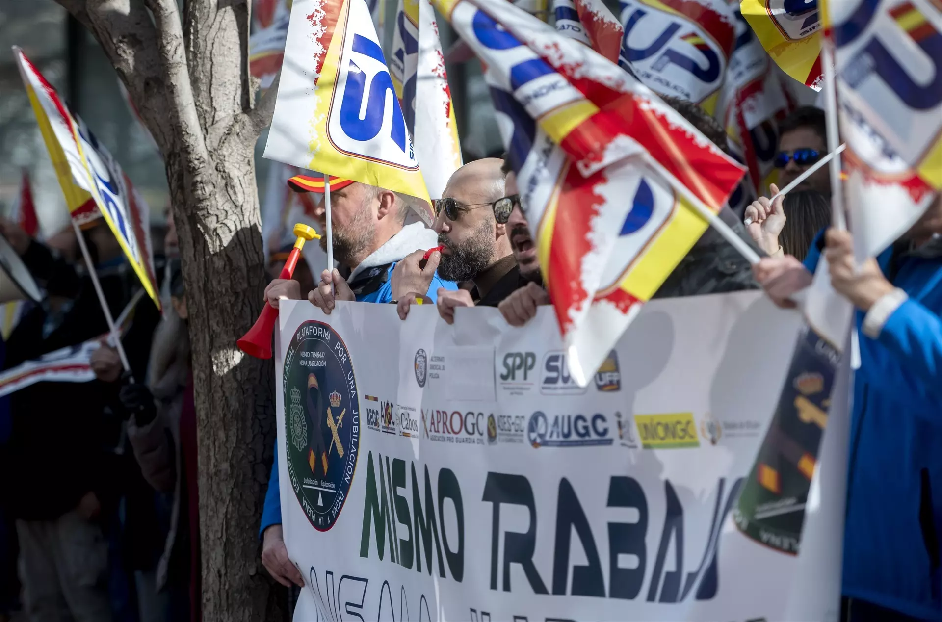 Policías nacionales y guardias civiles protestan en Madrid para pedir una equiparación salarial con los policías autonómicos y otras medidas en materia laboral. — Alberto Ortega / Europa Press