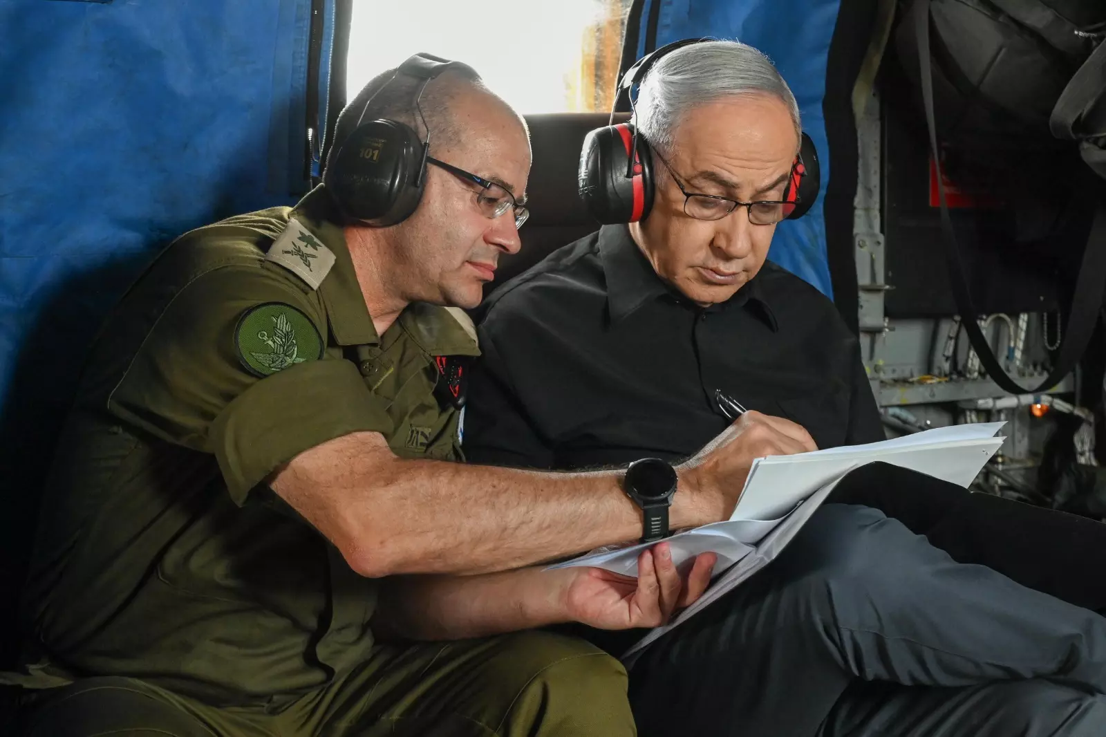 El Primer Ministro israelí Benjamin Netanyahu durante su visita al Cuartel General del Mando Norte de las FDI, a 23 de mayo de 2024. — Ma'ayan Toaf / GPO / dpa / Europa Press