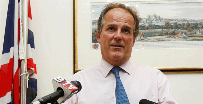El secretario de Estado de Exteriores, Mark Field, agredió a una activista de Greenpeace. / EFE El secretario de Estado de Exteriores, Mark Field, agredió a una activista de Greenpeace. / EFE
