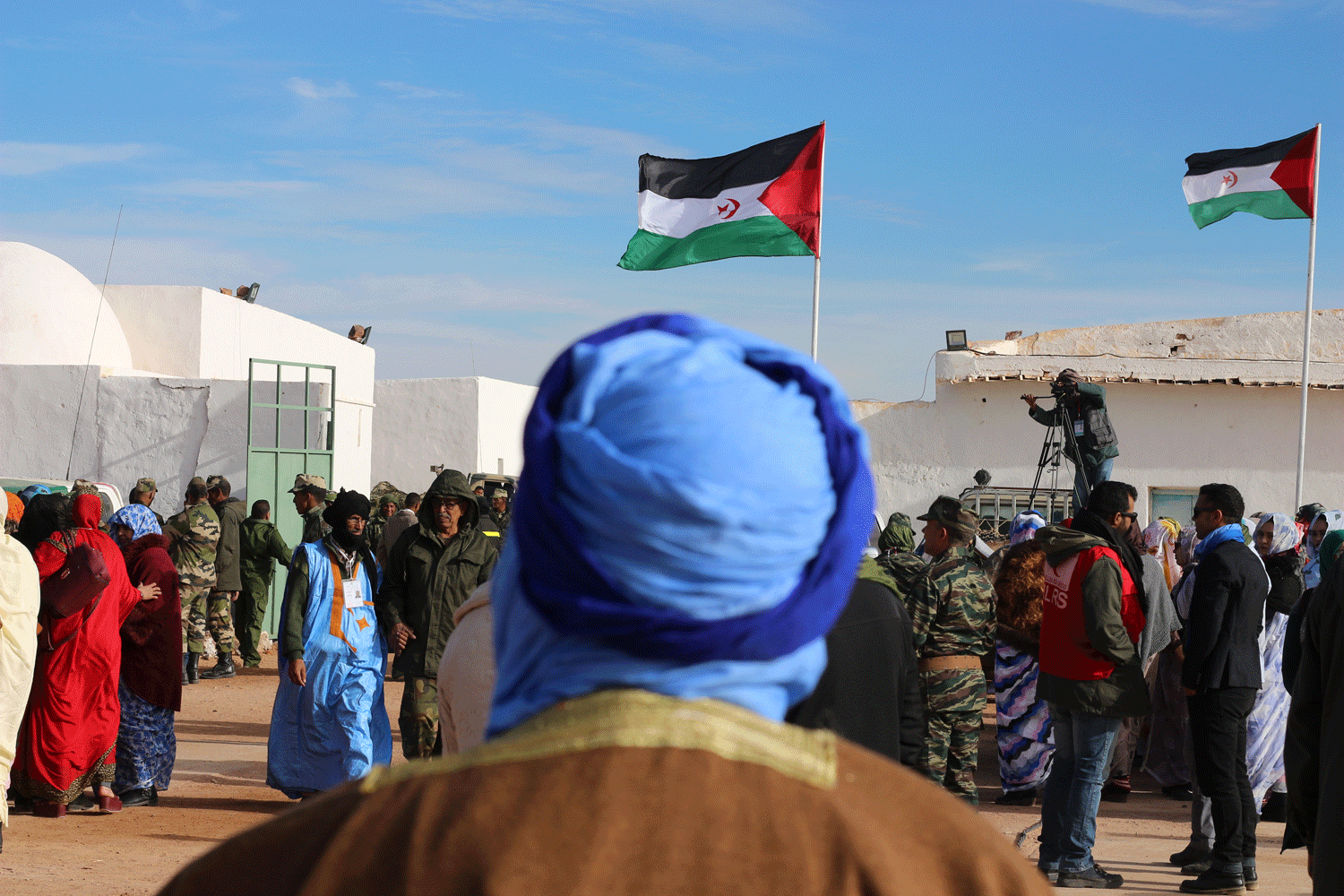 Espejismos de guerra al sur de Marruecos. JOSE CARMONA Espejismos de guerra al sur de Marruecos. JOSE CARMONA