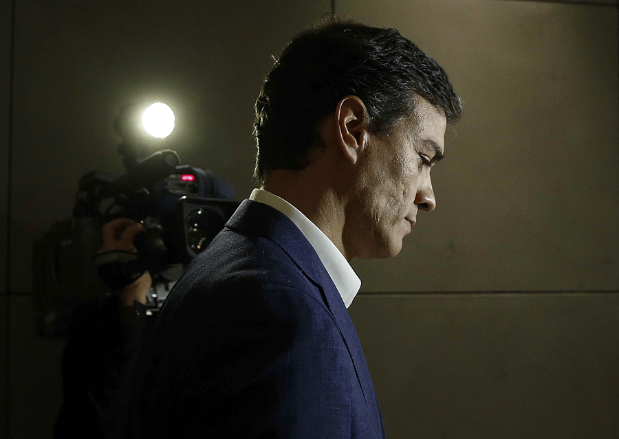 El ya exdiputado Pedro Sánchez durante su comparecencia ante la prensa.- EFE El ya exdiputado Pedro Sánchez durante su comparecencia ante la prensa.- EFE