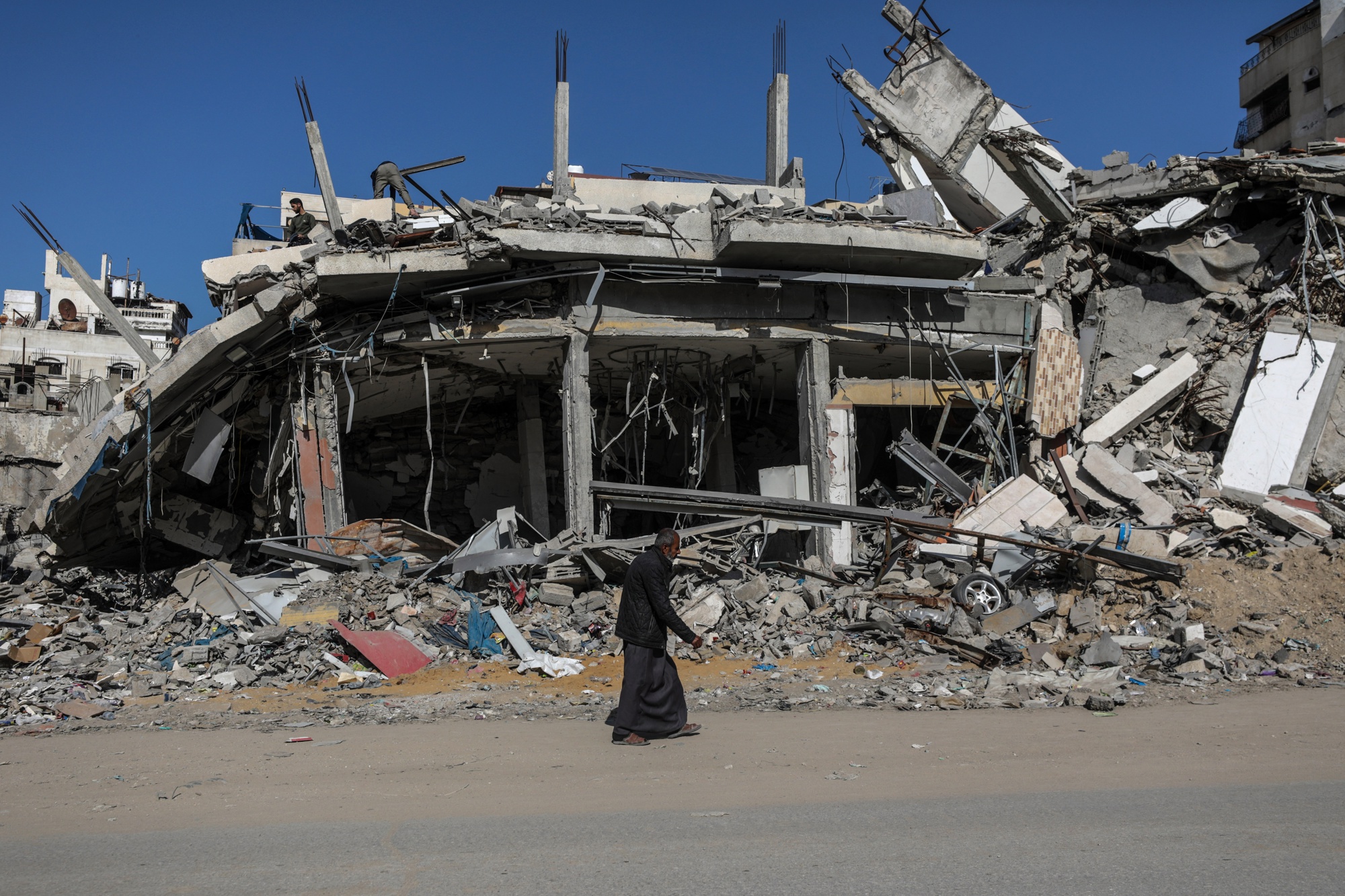 Israel mata a nueve palestinos, entre ellos cuatro periodistas, en el ...