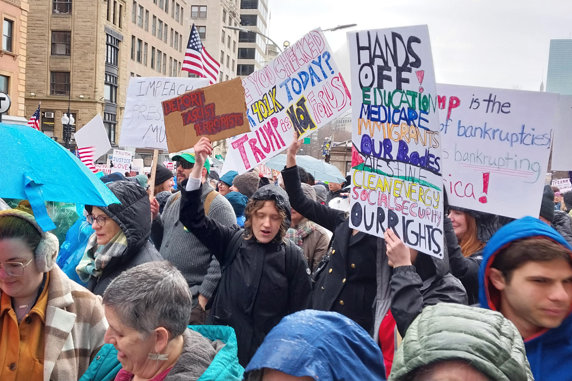 Miles de personas protestan en distintas ciudades de EEUU contra las ...