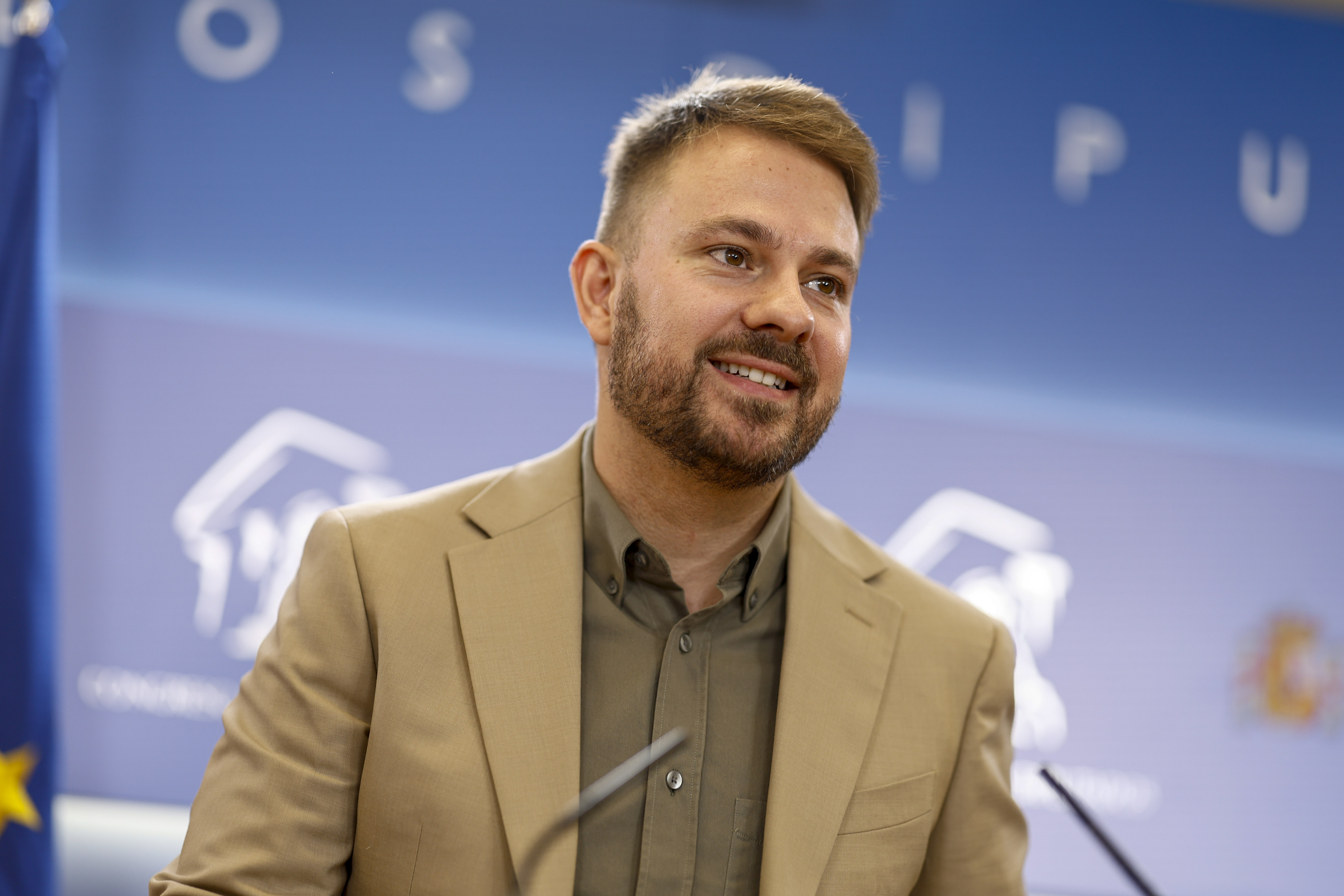 Sumar busca los apoyos de PP y Vox a su ley que prohíbe la compra de ...