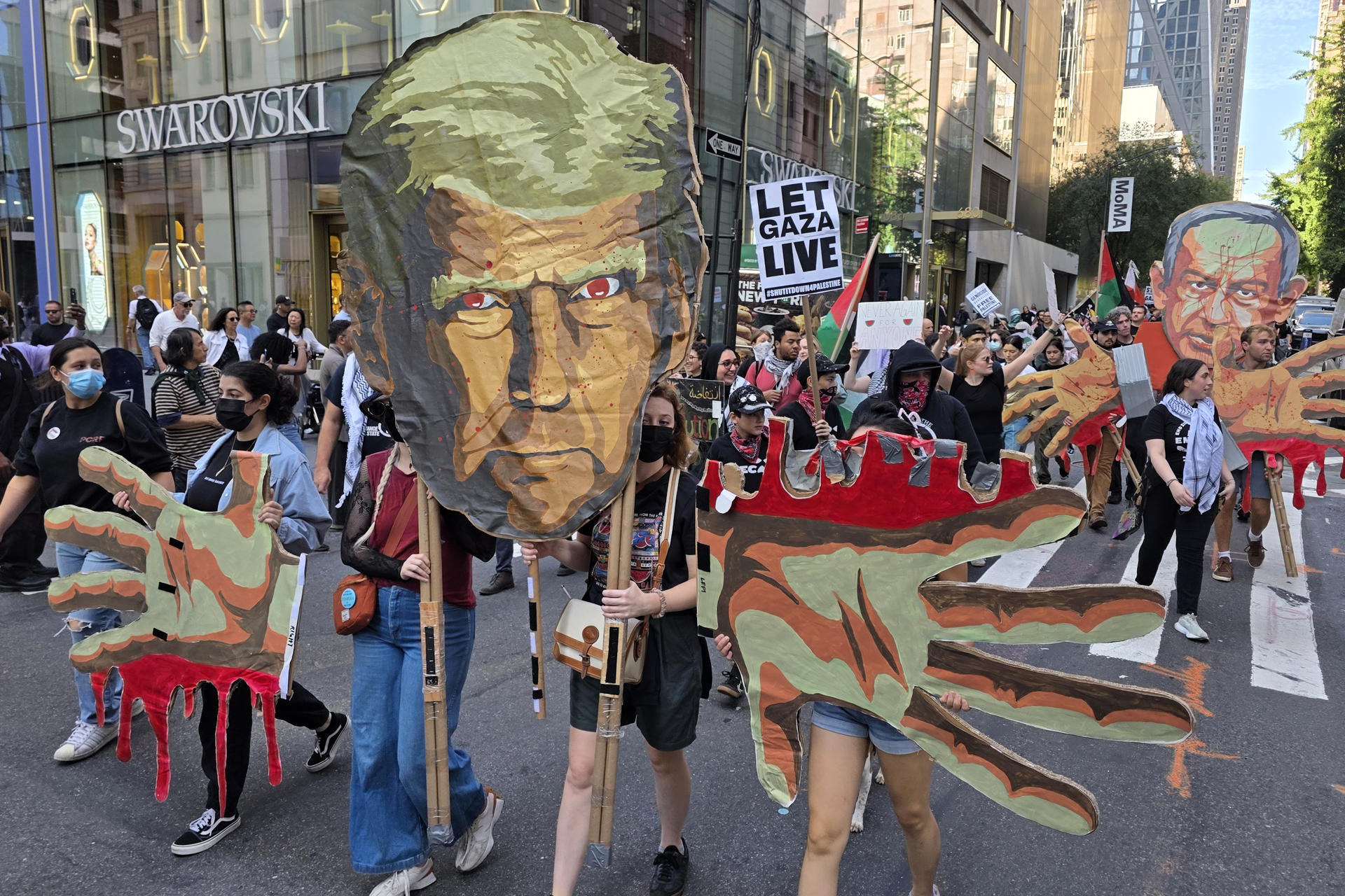 Miles de personas marchan en Nueva York hacia la ONU para protestar ...