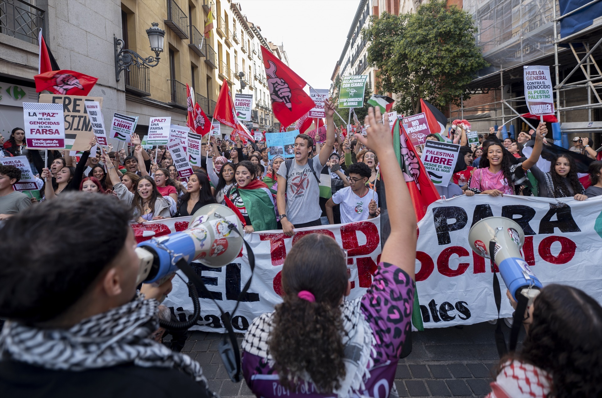 Concentracion estudiantil por Palestina, frente al Ministerio de Exteriores, a 15 de octubre de 2025, en Madrid.