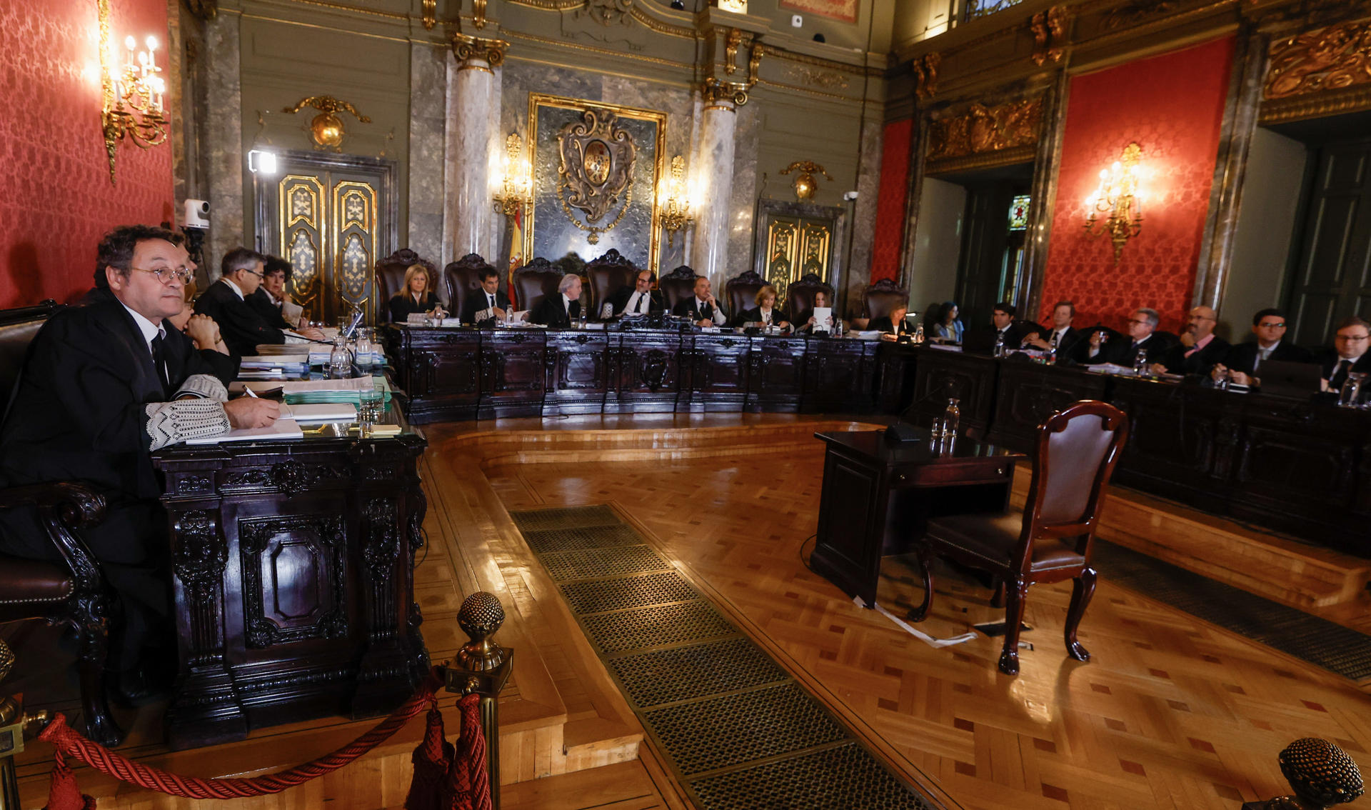 El Supremo condena al fiscal general a dos años de inhabilitación por ...