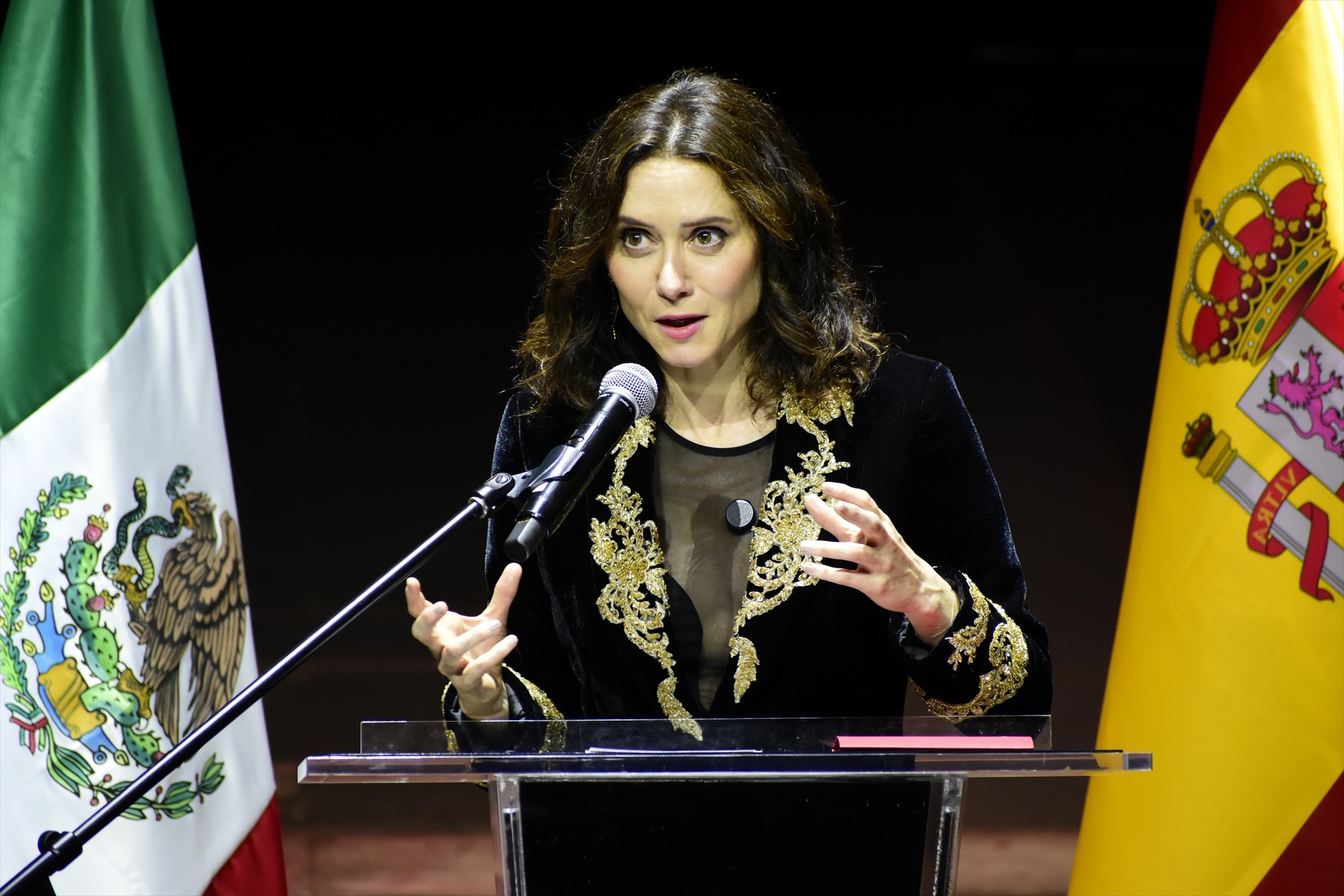 Ayuso se hace la víctima tras su polémico viaje y le llueven las ...