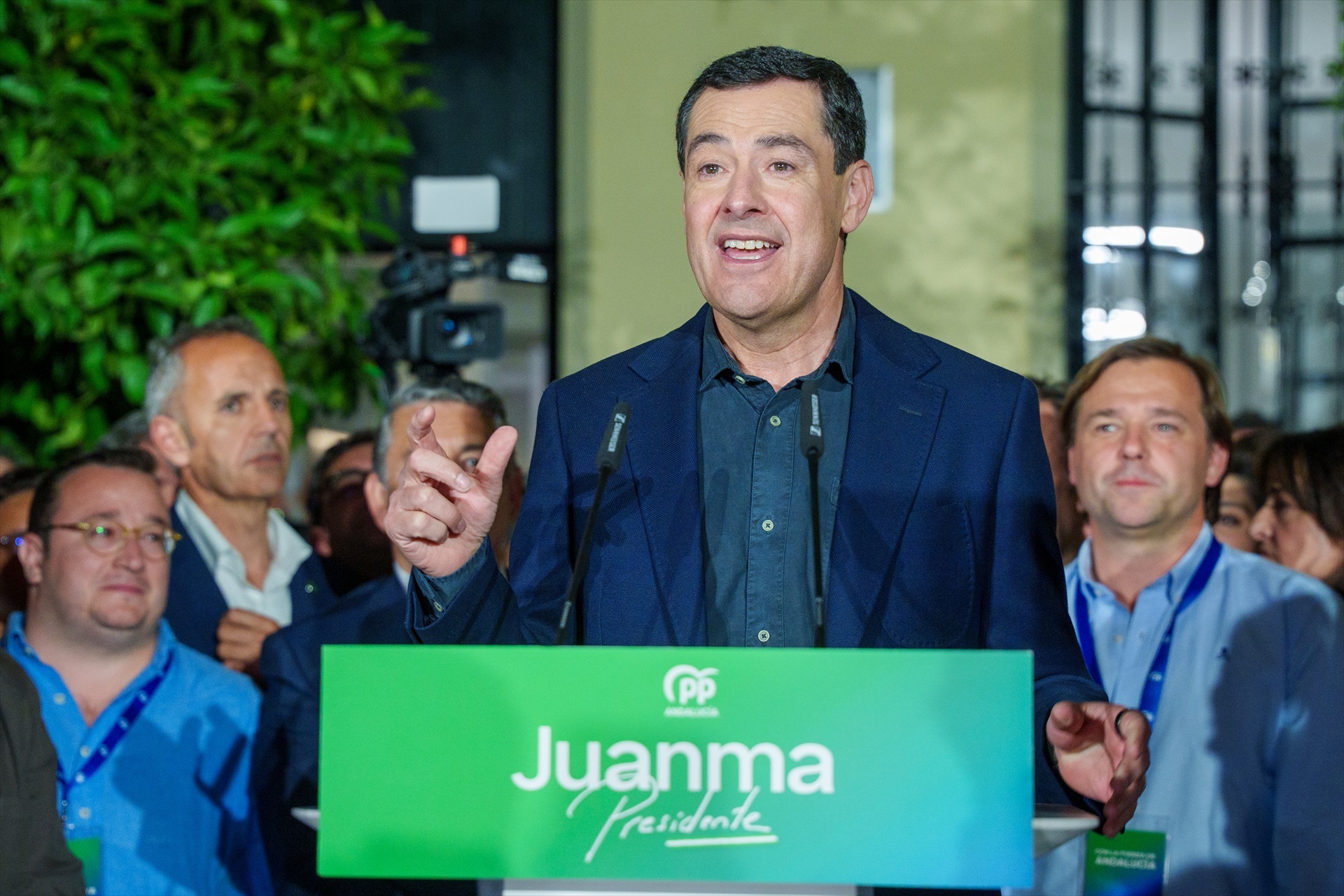 Juanma Moreno defiende que "los andaluces han decidido" que el PP ...