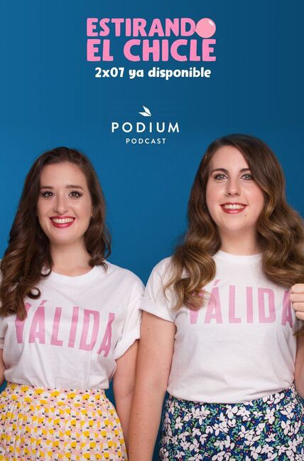 Carolina Iglesias y Victoria Martín son las presentadoras del podcast 'Estirando el chicle'. Fuente: Podium podcast