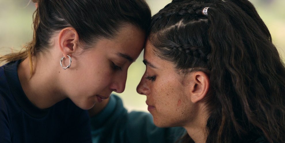Zoa (Amaia Aberasturi) y Bel (Begoña Vargas), en un fotograma de la segunda temporada de 'Bienvenidos al Edén'.
