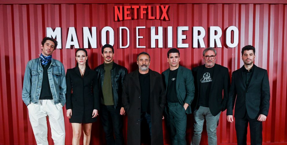 Equipo de 'Mano de Hierro' en el preestreno de la serie en Barcelona.